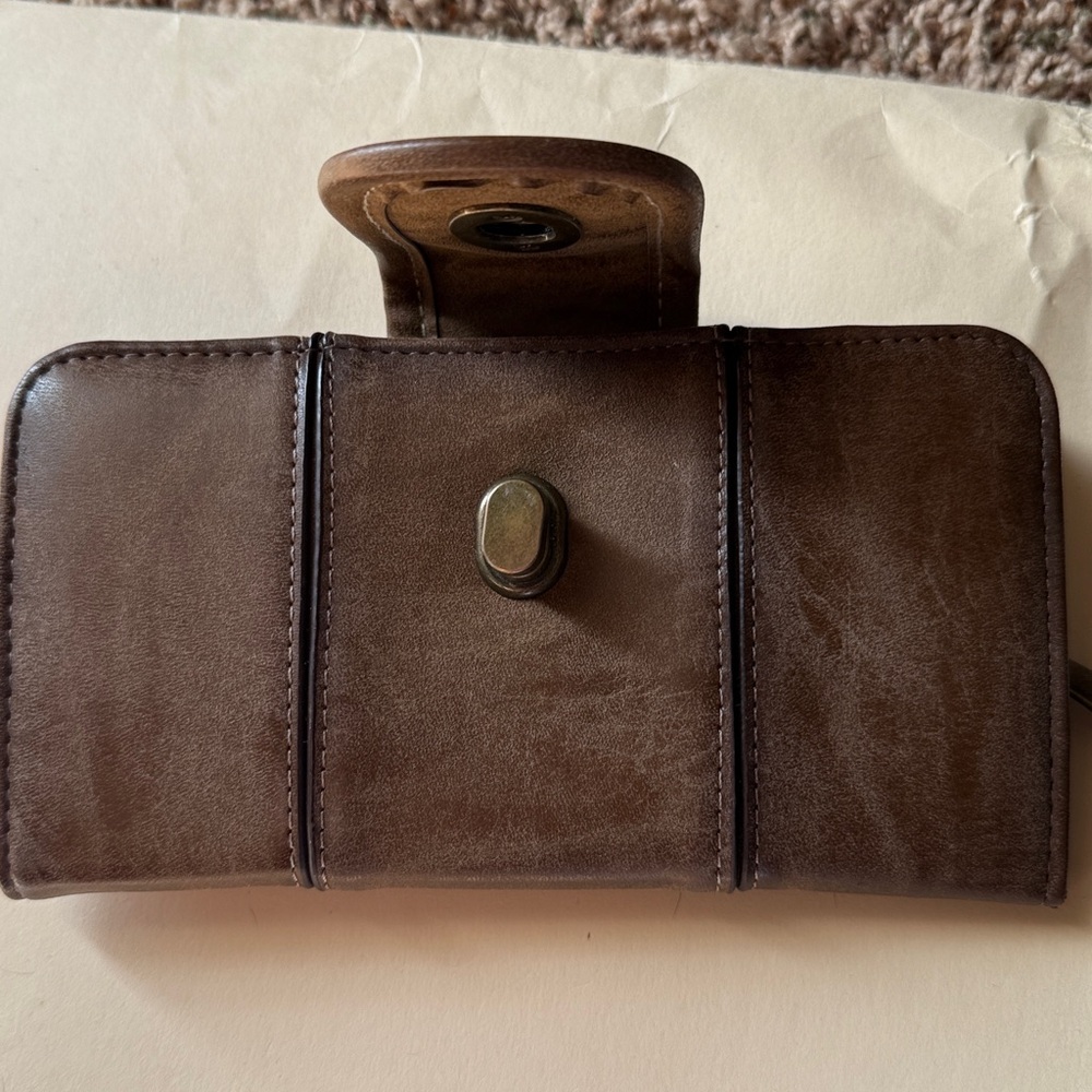 💚🦋🌸Justin Brown Leather Wallet.
New